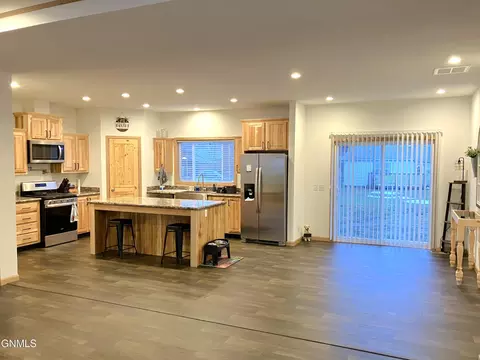 400 5th St N, Wilton, ND 58579 photo 6