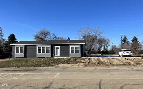 400 5th St N, Wilton, ND 58579