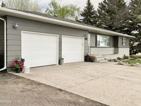 Exterior - 324 4th St SE, Steele, ND 58482 photo 2 of 6