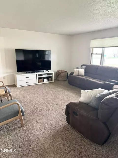 Living - 324 4th St SE, Steele, ND 58482 photo 3 of 3