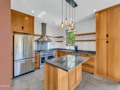 Kitchen - 1414 Eagle Crest Loop, Bismarck, ND 58503 photo 6 of 8