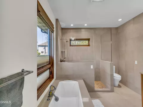 Bath - 1414 Eagle Crest Loop, Bismarck, ND 58503 photo 10 of 11