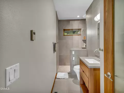 Bath - 1414 Eagle Crest Loop, Bismarck, ND 58503 photo 2 of 11