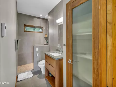 Bath - 1414 Eagle Crest Loop, Bismarck, ND 58503 photo 3 of 11