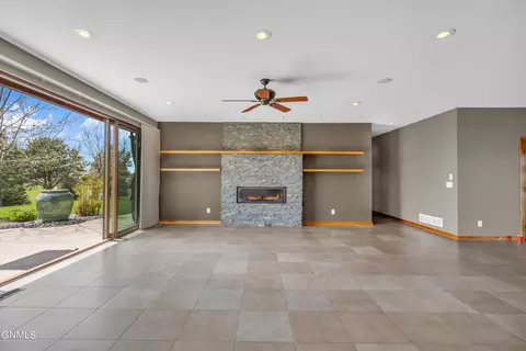 Living - 1414 Eagle Crest Loop, Bismarck, ND 58503 photo 2 of 12