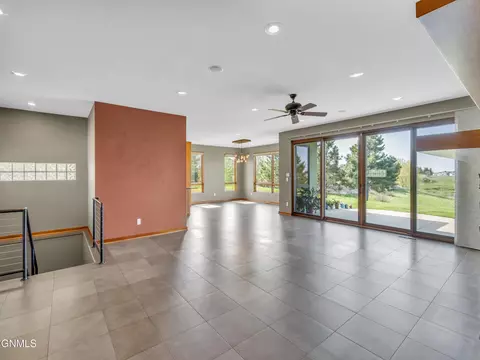 Living - 1414 Eagle Crest Loop, Bismarck, ND 58503 photo 5 of 12