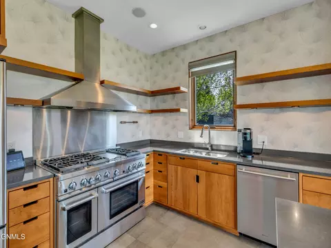 Kitchen - 1414 Eagle Crest Loop, Bismarck, ND 58503 photo 5 of 8
