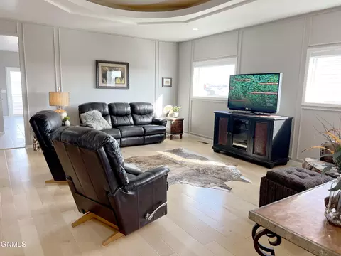 622 Calgary Ave E, Bismarck, ND 58503 photo 5