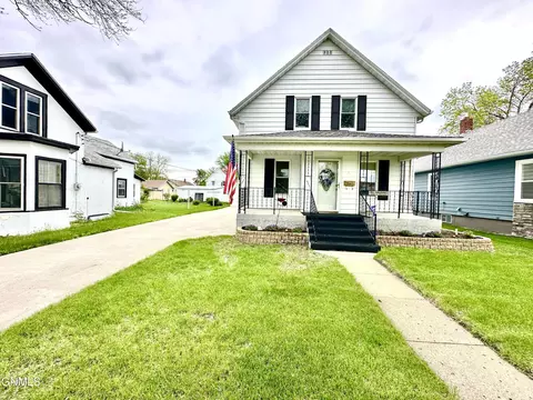 411 4th Ave SW, Jamestown, ND 58401