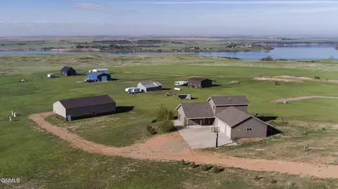 6990 Deer Ln, Glen Ullin, ND 58631