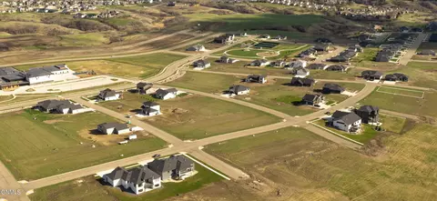4302 Elk Ridge Dr, Bismarck, ND 58503
