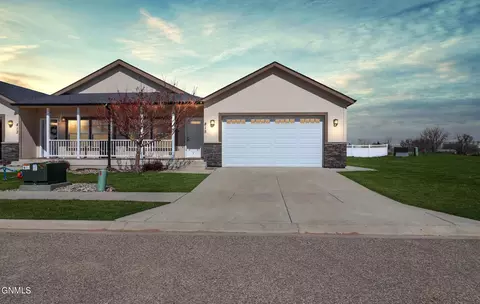 815 40th St E, Williston, ND 58801