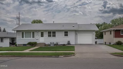2533 D Ave, Bismarck, ND 58501