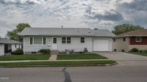 2533 D Ave, Bismarck, ND 58501 photo 33