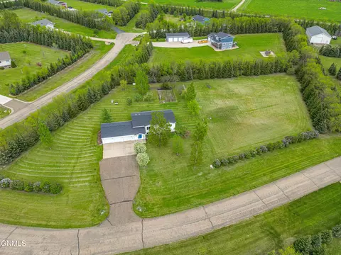 9441 Cedar Ln, Bismarck, ND 58503