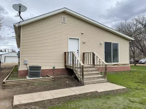 413 Front St SE, Beulah, ND 58523 photo 29