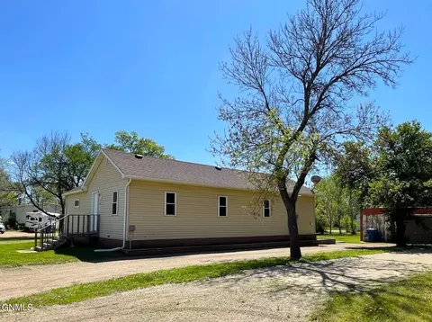 413 Front St SE, Beulah, ND 58523 photo 36