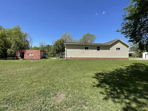 413 Front St SE, Beulah, ND 58523 photo 24
