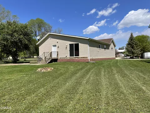 413 Front St SE, Beulah, ND 58523 photo 28