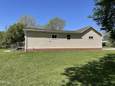 413 Front St SE, Beulah, ND 58523 photo 25