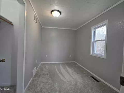 413 Front St SE, Beulah, ND 58523 photo 10