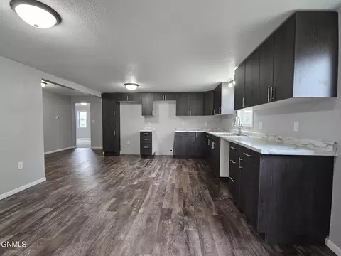 413 Front St SE, Beulah, ND 58523 photo 5
