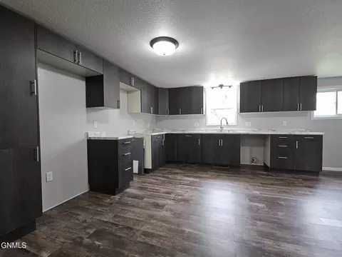 413 Front St SE, Beulah, ND 58523 photo 4