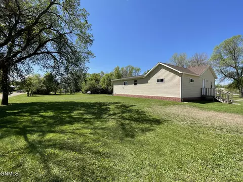 413 Front St SE, Beulah, ND 58523 photo 23