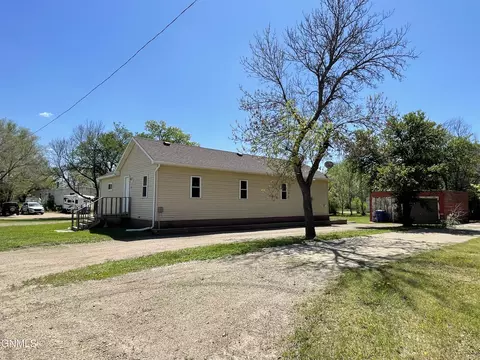 413 Front St SE, Beulah, ND 58523 photo 22
