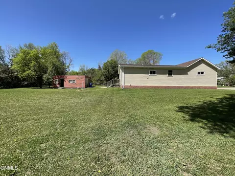 413 Front St SE, Beulah, ND 58523 photo 27
