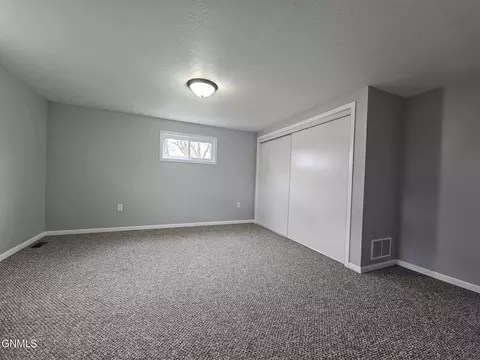 413 Front St SE, Beulah, ND 58523 photo 9