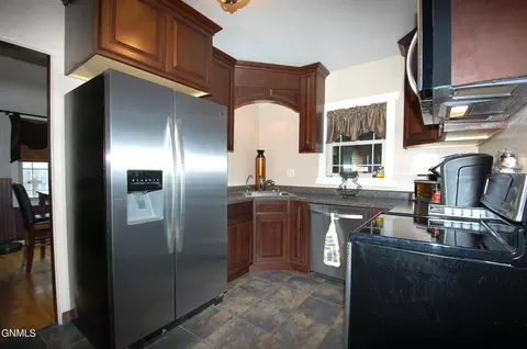 Kitchen - 122 9th Ave Nw Ave NW, Sidney, MT 59270 photo 1 of 1