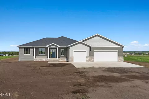 7500 Star Ln, Bismarck, ND 58503