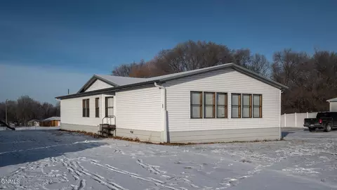 265 Partridge Ln, Lincoln, ND 58504