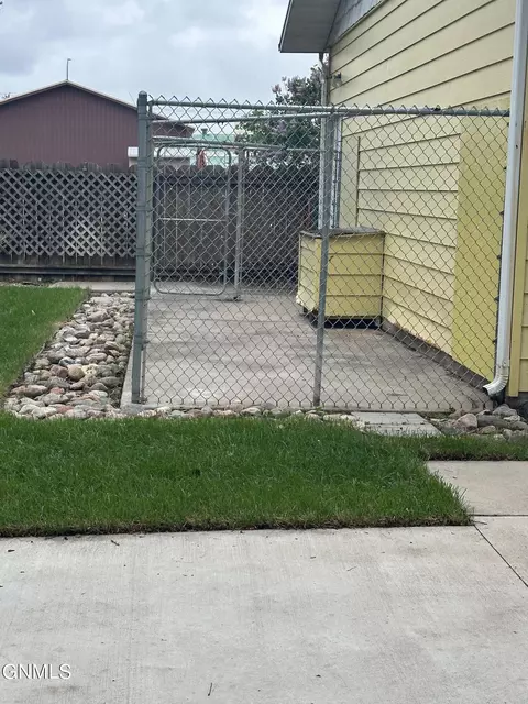 Exterior - 719 8th St E, Williston, ND 58801 photo 8 of 8