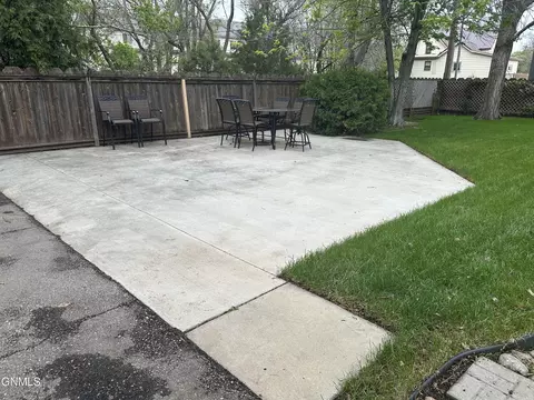 Exterior - 719 8th St E, Williston, ND 58801 photo 5 of 8
