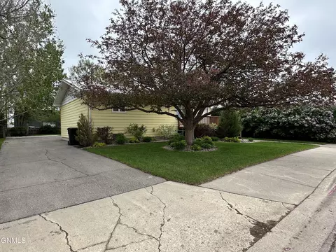 Exterior - 719 8th St E, Williston, ND 58801 photo 1 of 8
