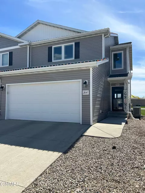 2641 Douglas Pl SE, Mandan, ND 58554