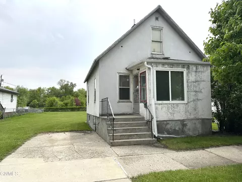 641 2nd St SW, Jamestown, ND 58401