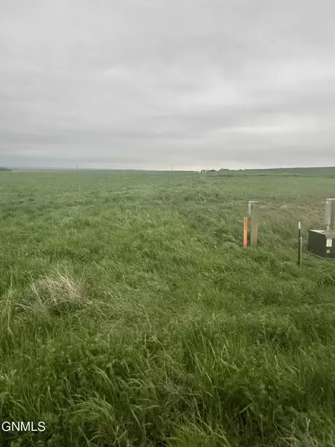 4490 Roper Pl, Mandan, ND 58554 photo 2