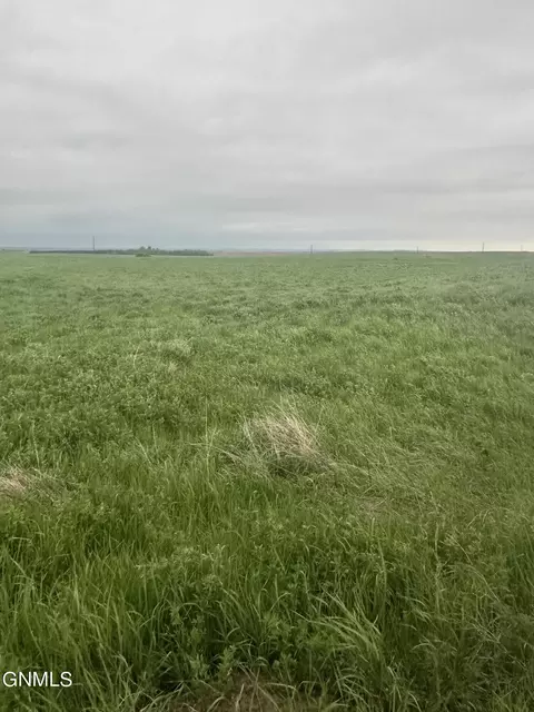 4490 Roper Pl, Mandan, ND 58554 photo 3