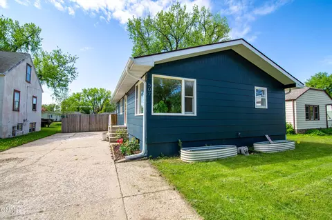 507 Bowen Ave, Bismarck, ND 58504