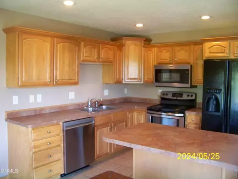 Kitchen - 1069 Turnpike Ave E, Bismarck, ND 58501 photo 1 of 3