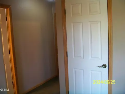 Entry Way - 1069 Turnpike Ave E, Bismarck, ND 58501 photo 1 of 3