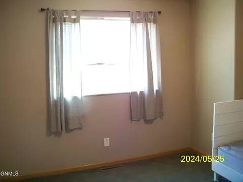 Bedroom - 1069 Turnpike Ave E, Bismarck, ND 58501 photo 2 of 3