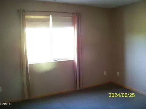 Bedroom - 1069 Turnpike Ave E, Bismarck, ND 58501 photo 3 of 3