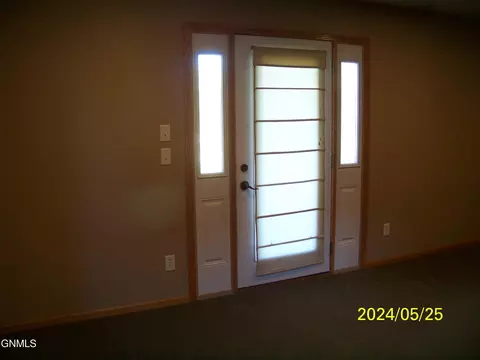 Entry Way - 1069 Turnpike Ave E, Bismarck, ND 58501 photo 3 of 3