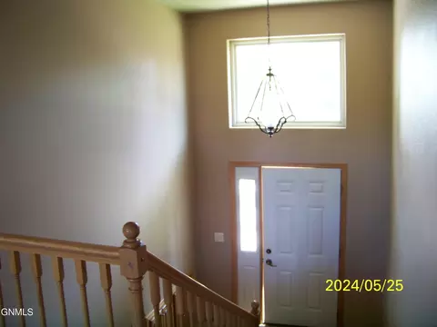 Entry Way - 1069 Turnpike Ave E, Bismarck, ND 58501 photo 2 of 3