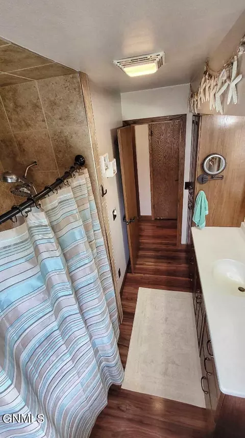 Bath - 5609 Carolville Loop, Williston, ND 58801 photo 2 of 3