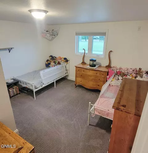 Bedroom - 5609 Carolville Loop, Williston, ND 58801 photo 2 of 4